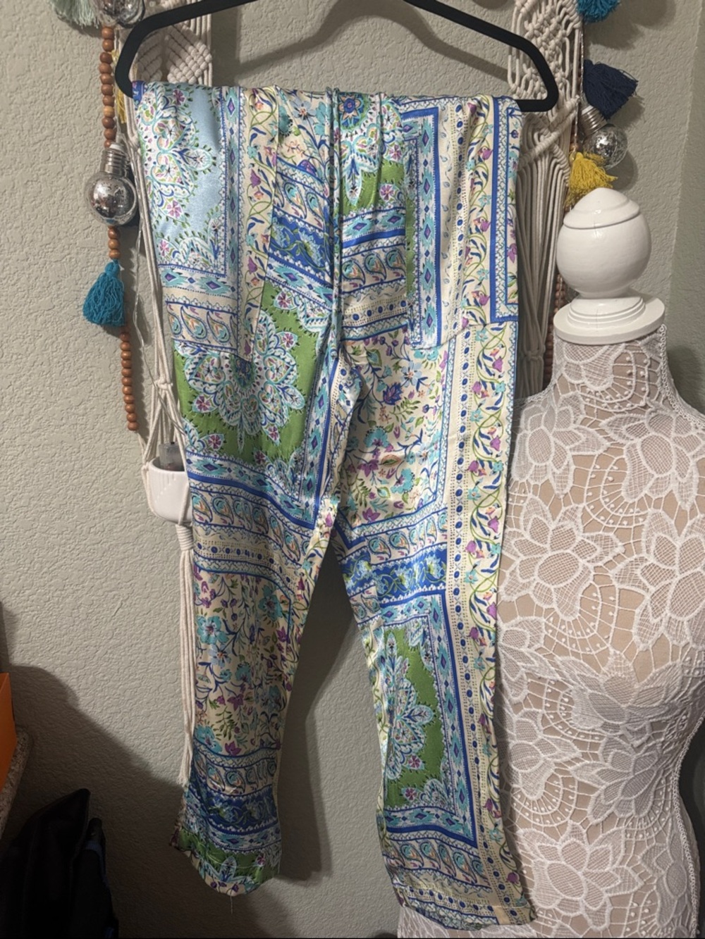 Zara Printed Cropped Pants in Blue, Green & Cream - Picture 3 of 4